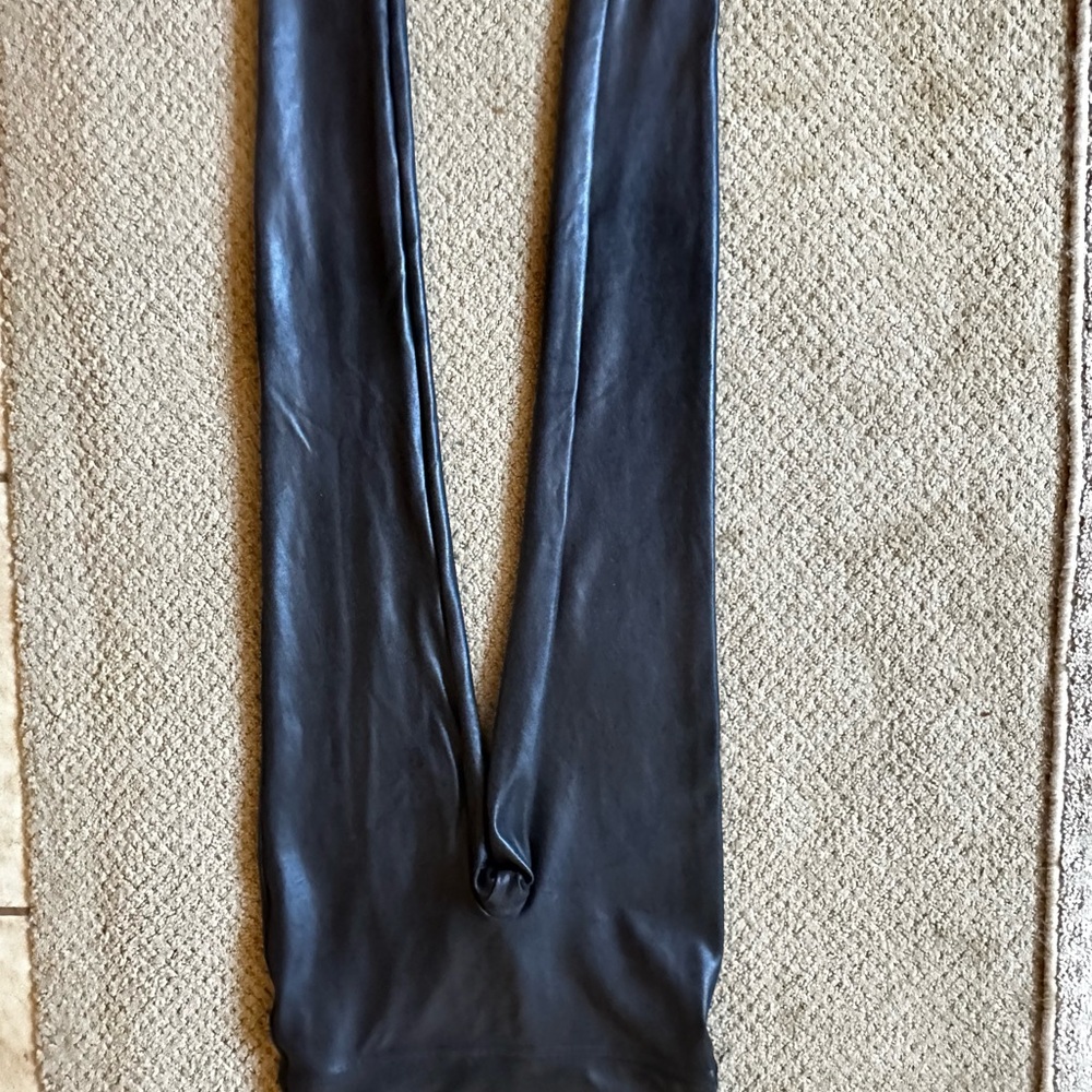 SPANX Black Leggings Stretchy Form-Fitting. Like NEW